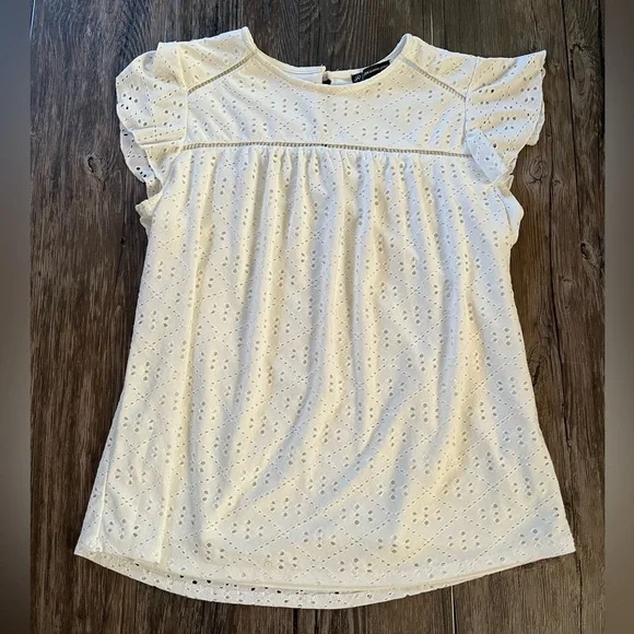 ADRIANNA PAPELL Cream Eyelet Flutter Sleeve Blouse - Picture 1 of 6